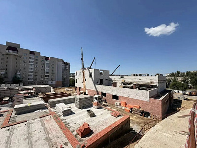 В школе на 1100 мест в Молодежном начали сооружать бассейн